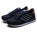 Zapatillas de running azul marino para hombre con rayas blancas y talón naranja. - 38 / Malla Azul
