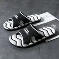 Pantoufles souples pour hommes en noir et blanc avec motif de vagues et semelle antidérapante - 36 / 1509 White Ripple