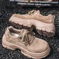 Scarpe Derby da uomo in camoscio marrone alla moda con suola platform e stringhe - 39 / Stile Rivetto / Colore sabbia