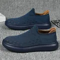 Ademende marineblauwe mesh slip-on sneakers voor heren met bruine bies en zachte zool - 36 / Slip-on mesh schoenen / Donkerblauw