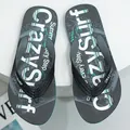Bequeme rutschfeste Herren-Flip-Flops mit Crazy Surf Grafikprint in Grau und Türkis - 40 / Modisch / Schwarz