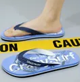 Blaue Sport-Flip-Flops für Herren mit tropischem Palmenmuster und CrazySurf-Schriftzug - 40 / Modisch / Blau