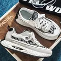 Moderne stylische weiß-graue klobige Dad-Sneaker für Herren mit dicker Profilsohle - Grau - Trend