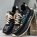 Modische Herrenschuhe in Schwarz mit bunten Strickmustern und dicken Sohlen für Herren - Schwarz - Trend