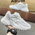 Weiße klobige Herren-Sneaker mit höhenverstellbarer dicker Sohle und trendigem Freizeitstil - 40 / Weiß