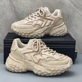 Stylische beigefarbene Herren-Sneaker mit dicker, höhenvergrößernder Plateausohle - 40 / Beige
