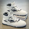 Nuove sneakers alte da uomo stile 2025 in bianco premium con dettagli blu navy - 39 / Bianco