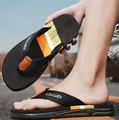 Herren-Sport-Flip-Flops mit schwarzen Stoffriemen und modischen, farbblockierten Sohlen. - 40 / Modisch / Schwarz