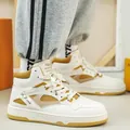 Sneaker casual alte eleganti in bianco e giallo senape in ecopelle per uomo sportivo - 40 / Beige