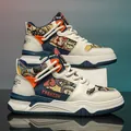 Sneaker alte originali con motivo arazzo a cartoni animati e vivaci accenti di colore arancione - 40 / Blu scuro