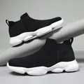 Ademende gebreide instapsneakers voor heren in zwart met dikke witte zool, grote maten - 39 / Zwart Wit