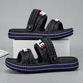 Sandali sportivi neri da uomo con cinturini intrecciati e suola spessa a righe viola - 36 / Stile Sandalo Ciabatta Doppio Uso (3310) / Nero viola