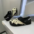 Mocassins de créateur noirs haut de gamme avec des sangles croisées pour hommes - 39 / Noir