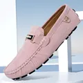 Mocassins haut de gamme en daim rose pour hommes avec boucle dorée et semelle à picots - 35 / Rose
