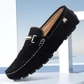 Mocassins élégants en daim noir pour hommes avec boucle dorée et semelle de conduite - 35 / Noir