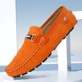 Mocassins pour hommes en daim orange avec boucle dorée, idéaux pour la conduite - 35 / Orange