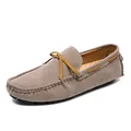 Graue Wildleder-Fahrschuhe für Herren mit gelber Schleife auf weißem Hintergrund - 36 / Schlammgrau (2056)