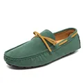 Premium Herren Slipper aus grünem Wildleder mit gelber Schleife zum Hineinschlüpfen - 35 / Grasgrün