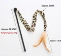 Giocattolo interattivo per gatti con striscia leopardata e piume naturali soffici - Bacchetta Leopardo (Con Manico)