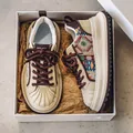 Modernas zapatillas con plataforma para hombre con punta de concha y patrones étnicos - 39 / Beige