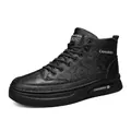 Sneaker casual stringate nere da uomo a collo alto con finitura in pelle testurizzata - 39 / Nero