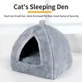 Cama de felpa gris para gatos y perros pequeños, que ofrece un lugar seguro para dormir - Casa Triangular (Mediano) / 34x34x36cm / Gris