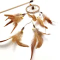 Bacchetta per gatti in legno con acchiappasogni e piume marroni con campanelli dorati - Stile Acchiappasogni Con Campanello