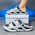 Herren Sandalen in Hellgrau mit dicker Sohle, verstellbaren Riemen und Hohlraum-Design. - Größe 32 (32/33) / Vulkangrau