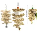 Lot de jouets à mâcher pour perroquets en paille de maïs avec os de seiche et cloches - Ensemble trois pièces