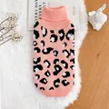 Detailansicht eines pinkfarbenen Strickpullovers mit Leopardenmuster für kleine Hunde und Katzen - S / Rosa