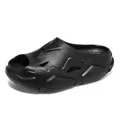 Schwarze Clogs im futuristischen Mecha-Stil mit weicher, gepolsterter Sohle für Herren - 36 / Schwarz