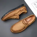 Handgenähte braune Herren-Slipper aus echtem Leder mit flexibler weicher Gummisohle - 38 / Khaki