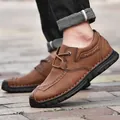 Klassische braune Schnürschuhe für Herren mit robuster Sohle. - 38 / Hellbraun
