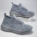 Sneaker grigie in tessuto flyknit traspirante con suola spessa e design a calzino - 36 / Grigio