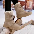 Stivali da neve caldi color kaki con fodera in pile da donna in un suggestivo scenario invernale - 36 / Kaki