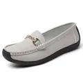 Bequeme graue Damen-Loafer mit goldener Kettenschnalle und flexibler weicher Sohle - 35 / Grau