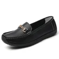Bequeme schwarze Loafer für Damen mit goldener Kette und strukturierter Kieselmaserung - 35 / Schwarz