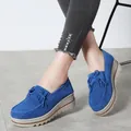 Modische blaue Wildleder-Plateau-Loafer mit Fransenquasten und Lochmuster für Damen - 35 / Ausgeschnittenes Quasten-Design (2017-2) / Saphirblau