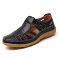 Modische schwarze Damen-Sommersandalen mit Aussparungen und flacher Blumengummisohle - 35 / Schwarz