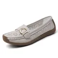 Elegante graue perforierte Leder-Loafer für Damen mit weicher flexibler Profilsohle - 35 / Hellgrau