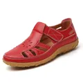 Bequeme rote Damen-Leder-Sandalen mit Durchbruchmuster und Blumensohle-Struktur - 35 / Rot