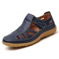 Bequeme dunkelblaue flache Strandsandalen für Damen mit Lochmuster und weißen Ziernähten - 35 / Dunkelblau
