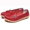 Lebendige rote Leder-Slipper für Damen mit eleganter Schnalle und flexibler Sohle - 35 / Rot
