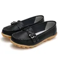 Klassische schwarze Leder-Loafer mit dekorativer Schnalle und Gummisohle für Damen - 35 / Schwarz