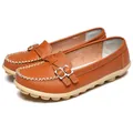 Damen-Loafer aus braunem Kieselleder mit Metallschnalle und bequemer flacher Sohle - 35 / Orange