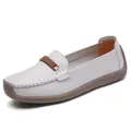 Bequeme weiche Leder-Loafer für Damen in Hellgrau mit flacher Sohle - 35 / Grau
