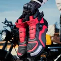 Botas de moto rojas y negras duraderas con correas de tobillo y protección de dedos - 40 / Negro Rojo