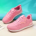 Zapatillas de running retro para mujer en rosa vibrante con suelas blancas gruesas - 36 / Rosa