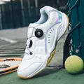 Chaussure de badminton blanche légère avec système de boucle rotative sur court de tennis. - 39 / Blanc Grisâtre