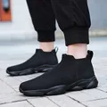 Ademende zwarte fly-knit sok-sneakers voor heren met een comfortabel slip-on ontwerp. - 39 / Helemaal Zwart